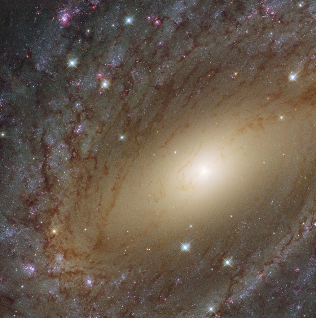 Hubble Captures Stunning Image of Spiral Galaxy NGC 6744.